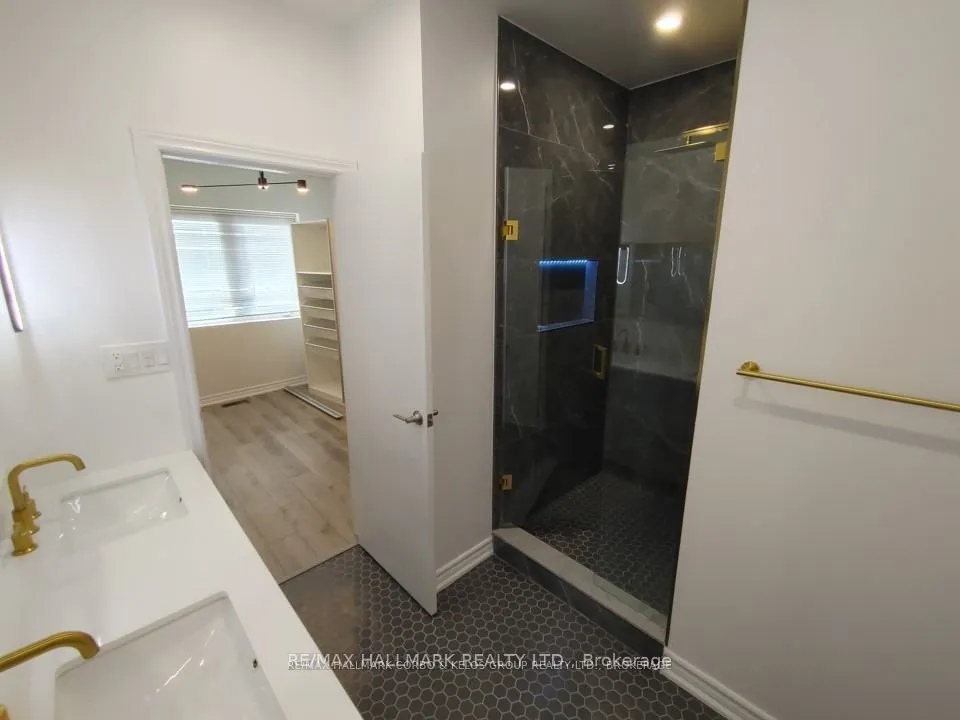13 Northern Place