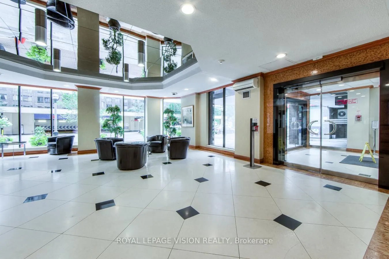 633 Bay Street, #216