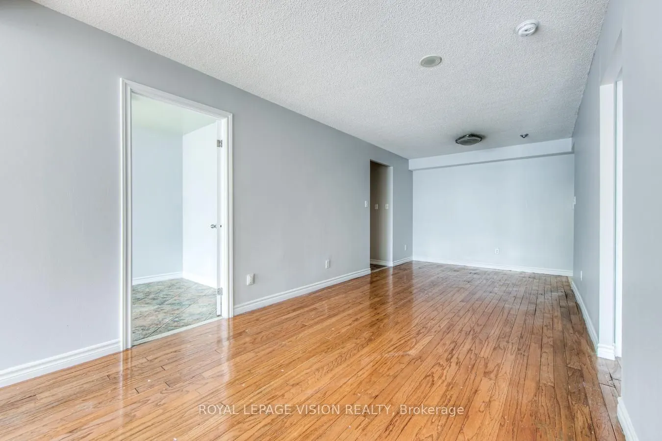 633 Bay Street, #216