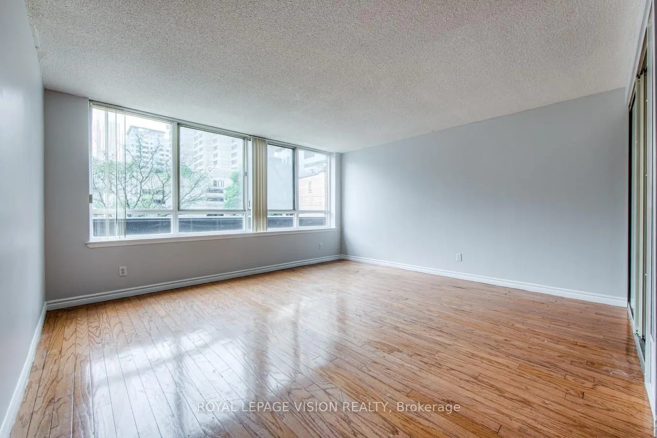 633 Bay Street, #216