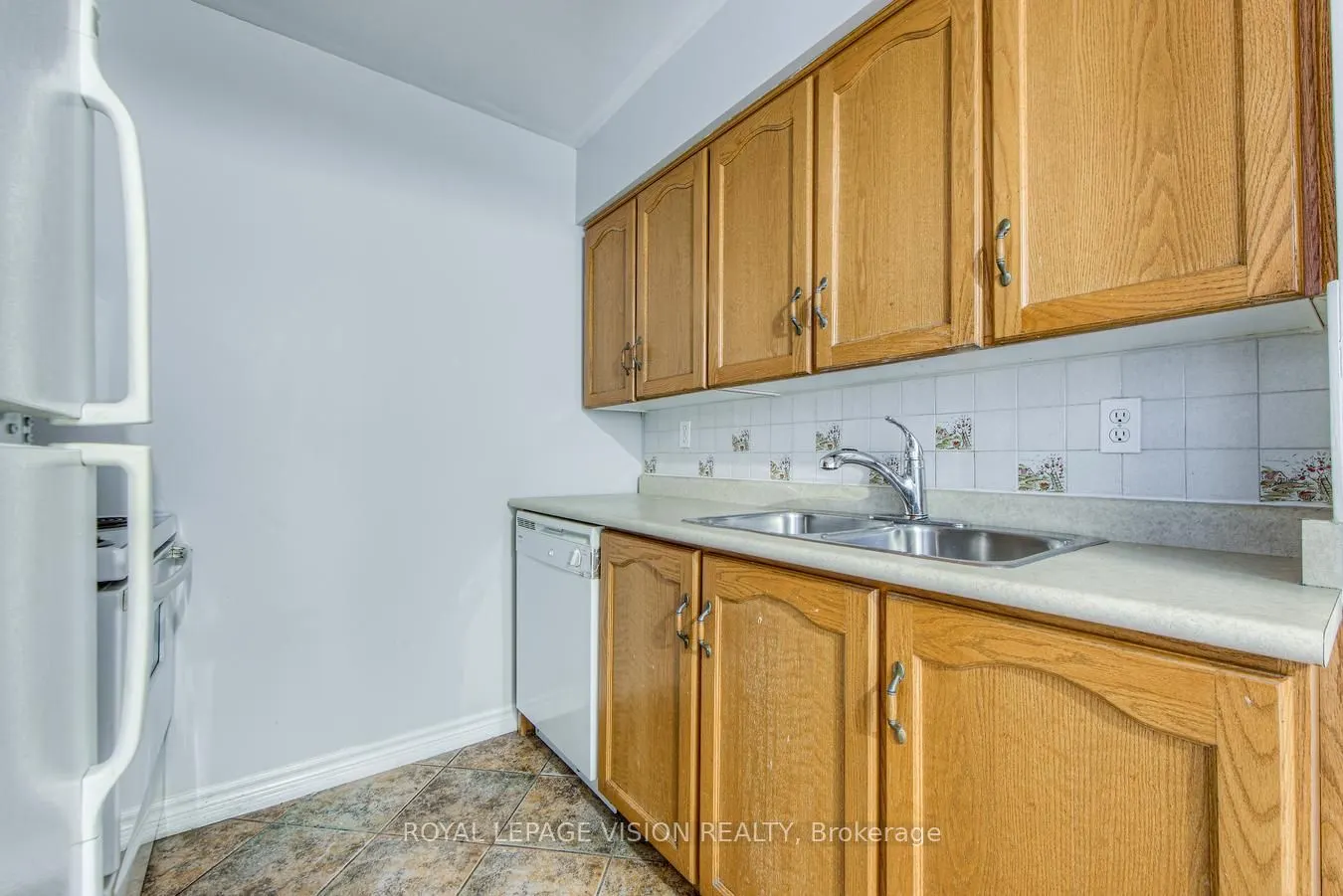 633 Bay Street, #216