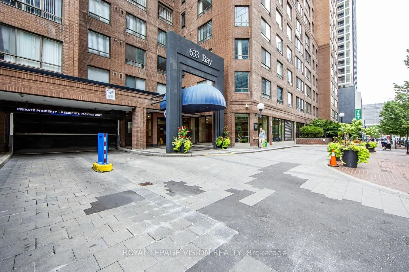 633 Bay Street, #216
