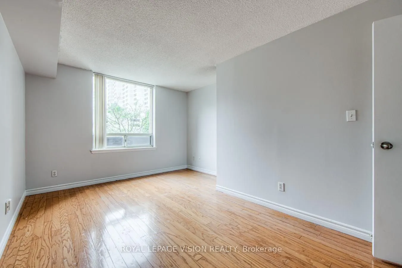 633 Bay Street, #216