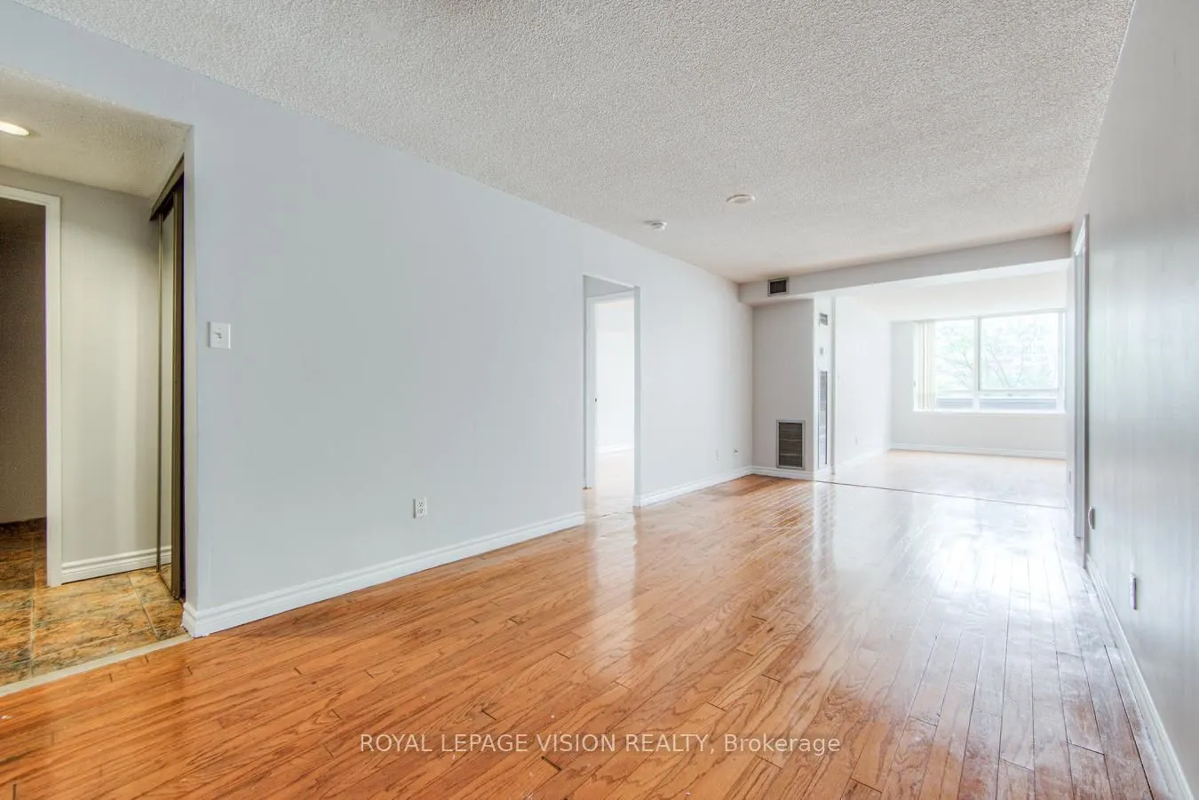 633 Bay Street, #216