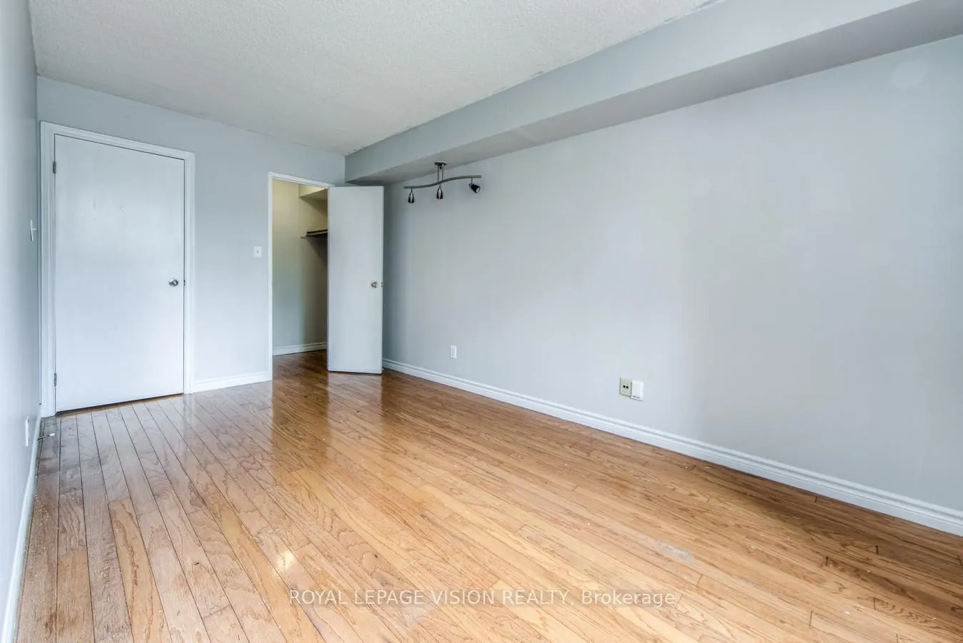 633 Bay Street, #216