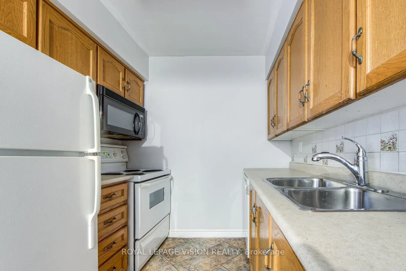 633 Bay Street, #216