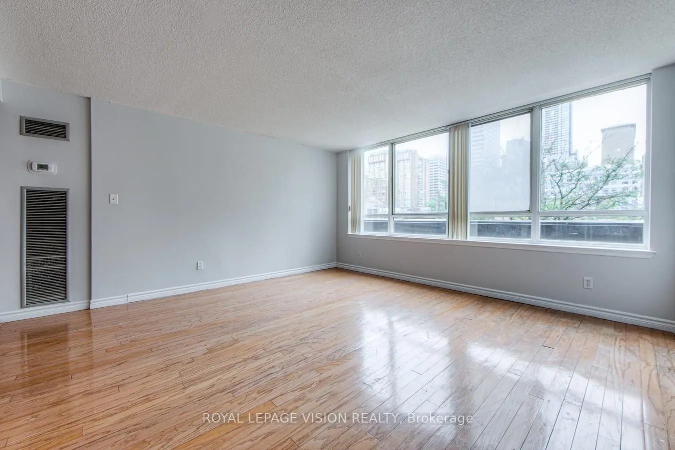 633 Bay Street, #216