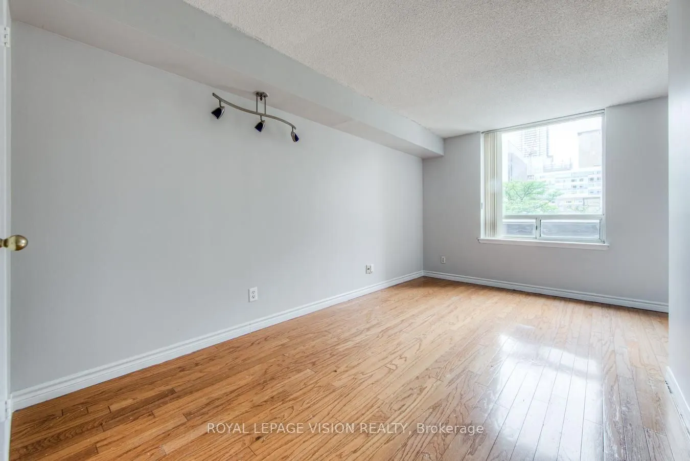 633 Bay Street, #216