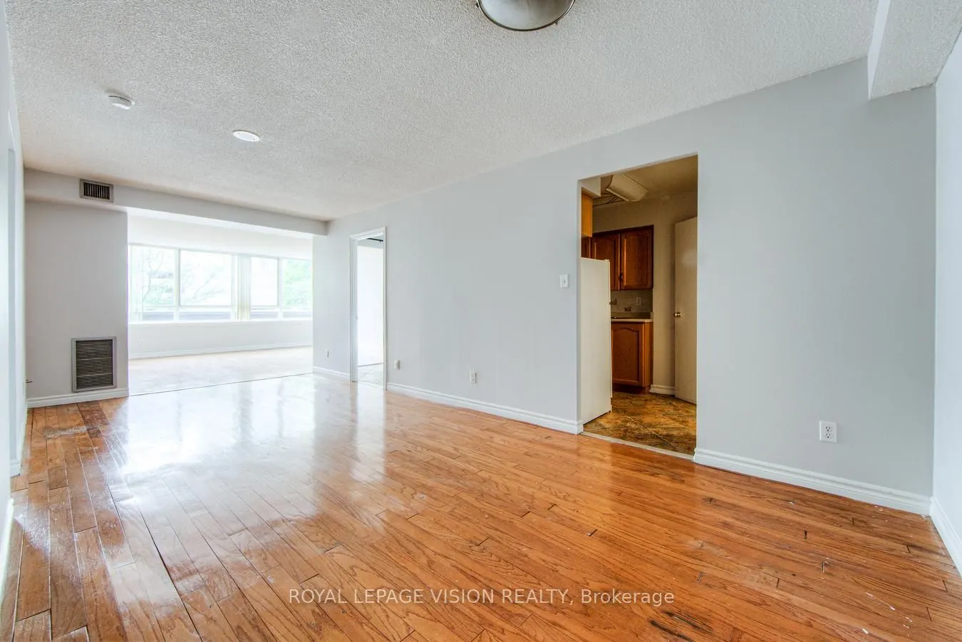 633 Bay Street, #216