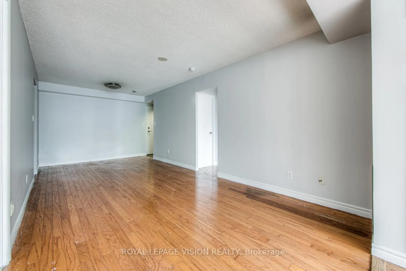 633 Bay Street, #216