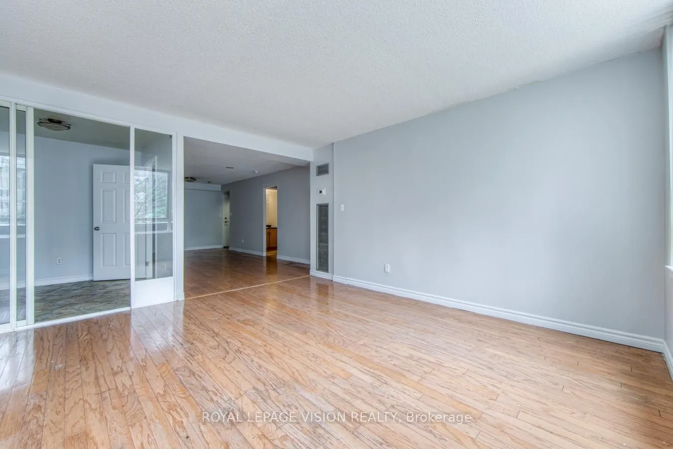633 Bay Street, #216