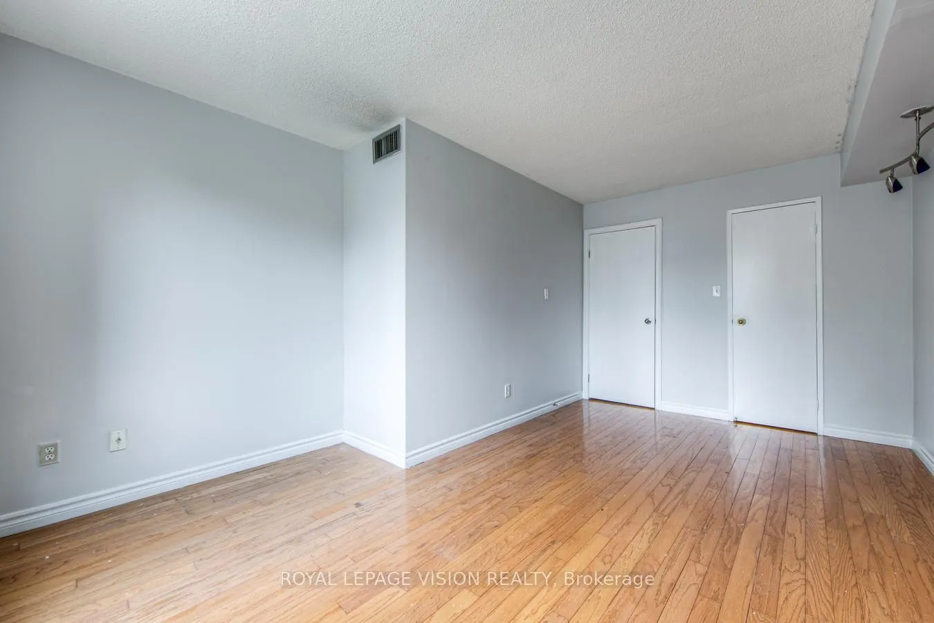 633 Bay Street, #216