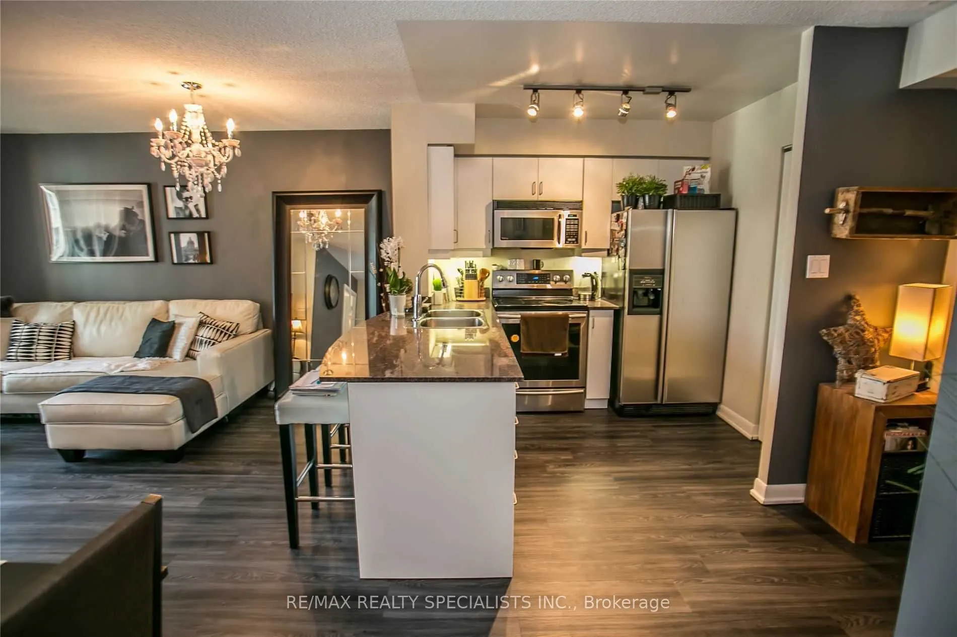 323 Richmond Street, #607