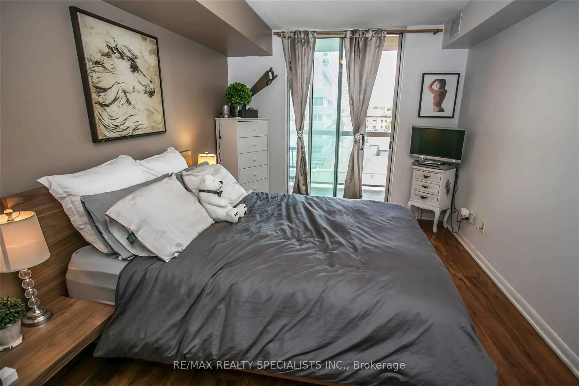 323 Richmond Street, #607