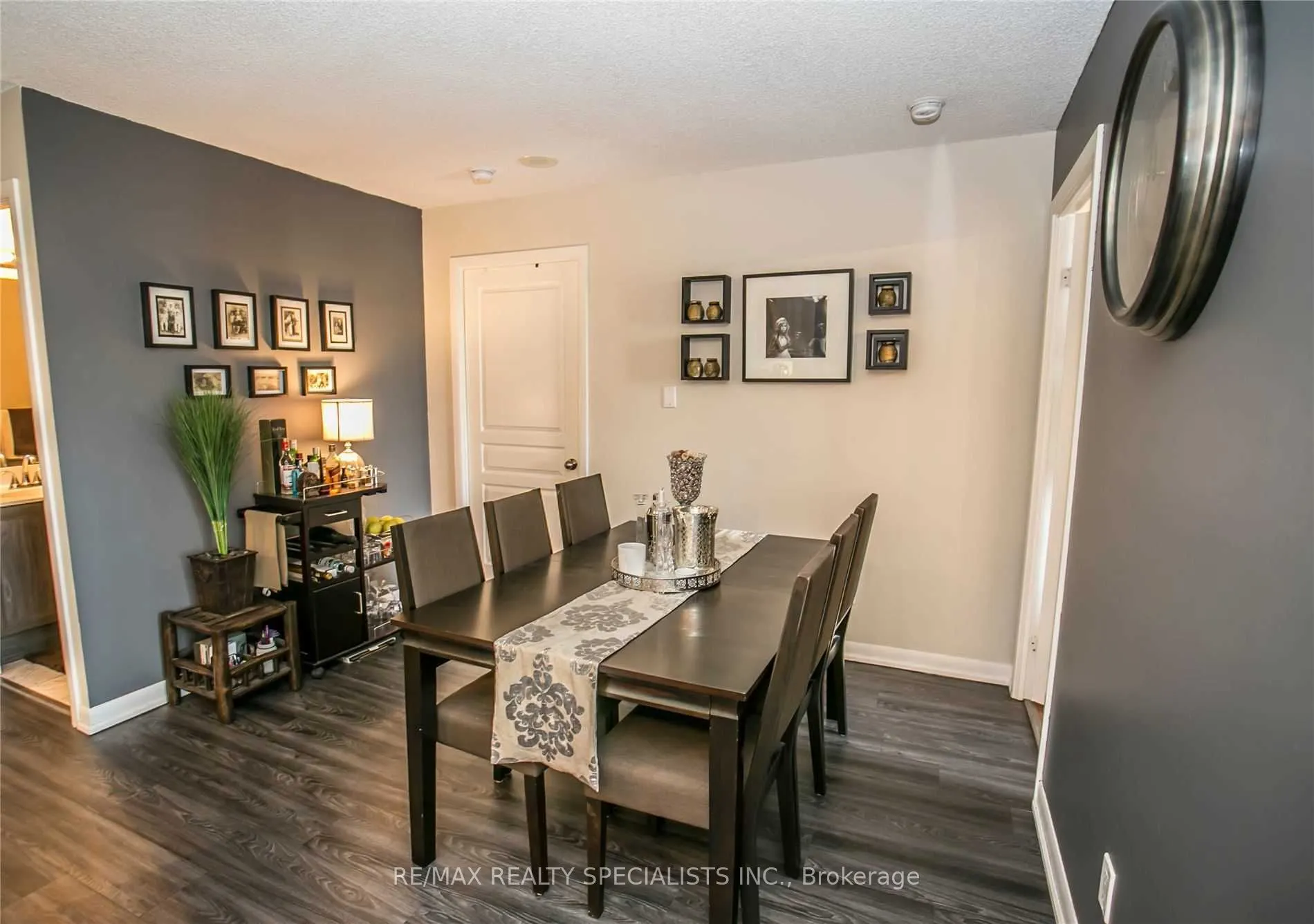 323 Richmond Street, #607