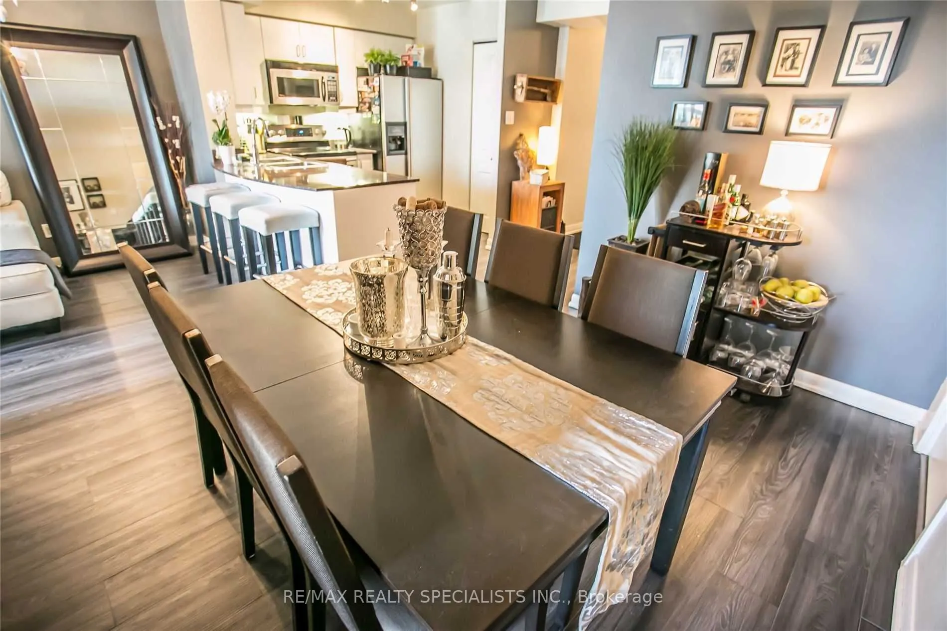 323 Richmond Street, #607