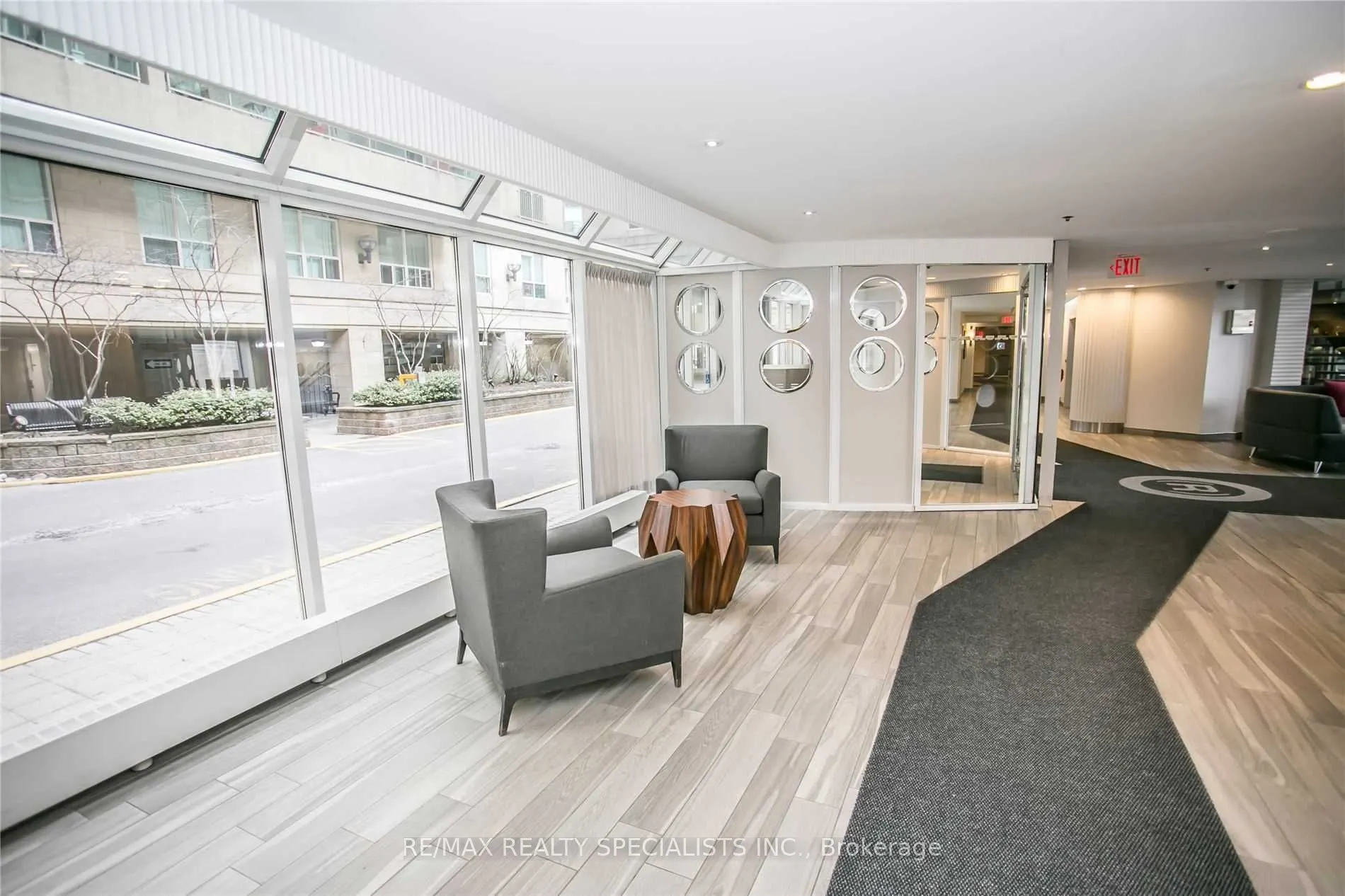 323 Richmond Street, #607