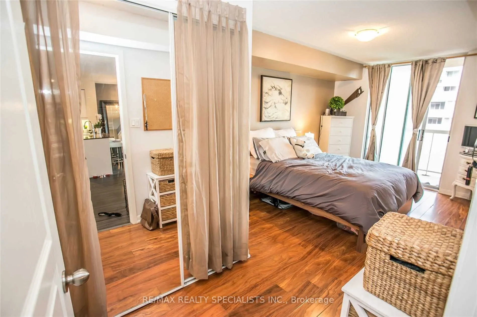 323 Richmond Street, #607