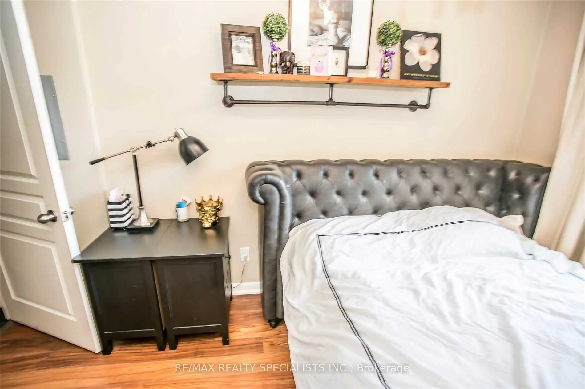 323 Richmond Street, #607