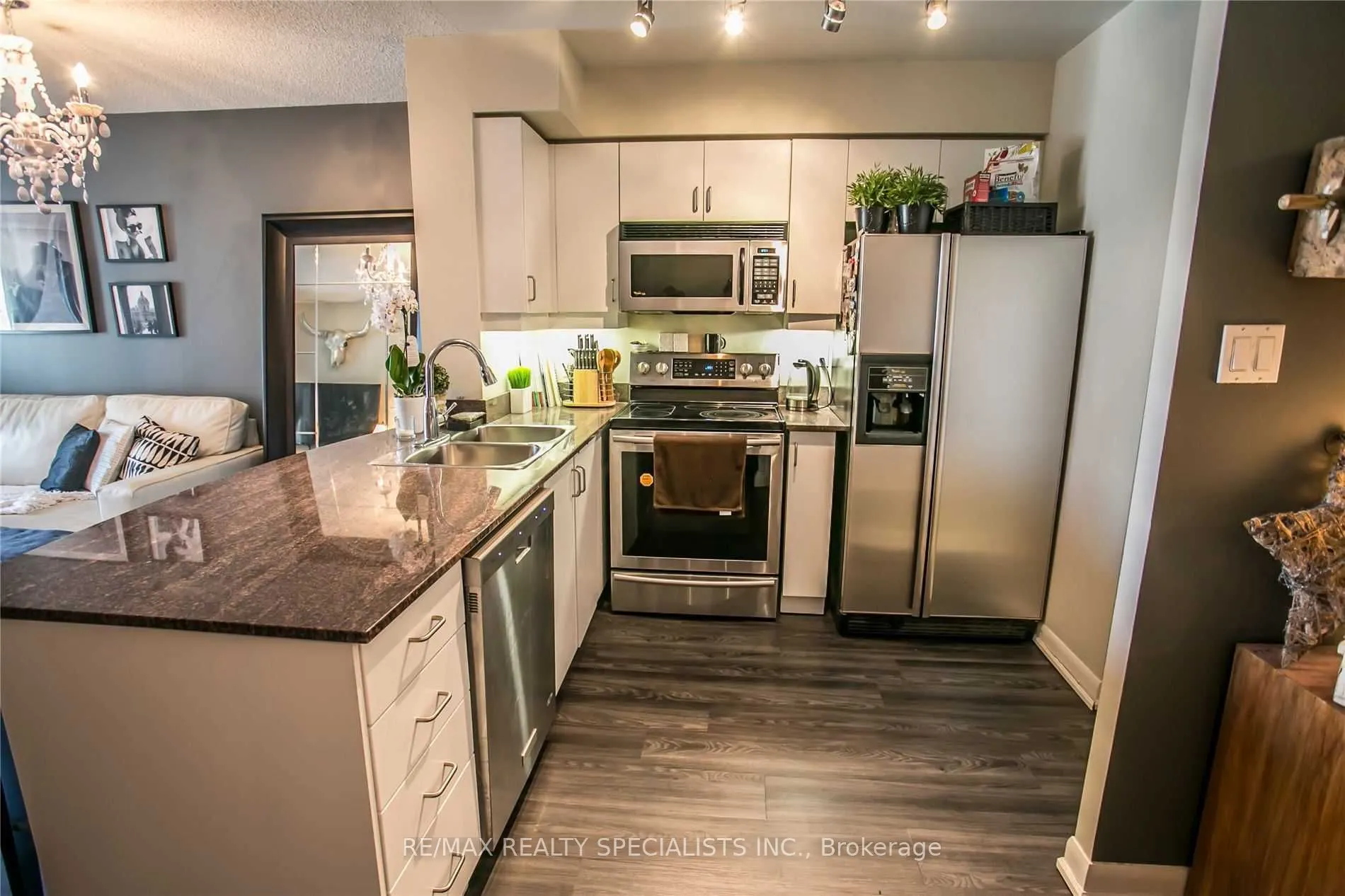 323 Richmond Street, #607