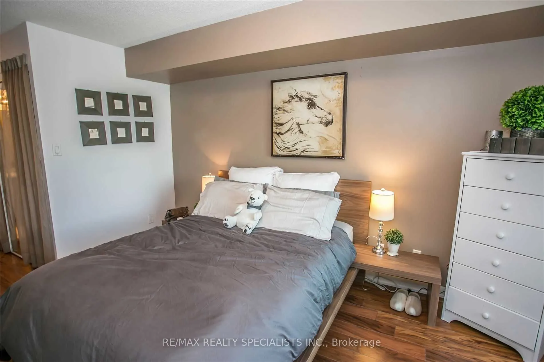 323 Richmond Street, #607