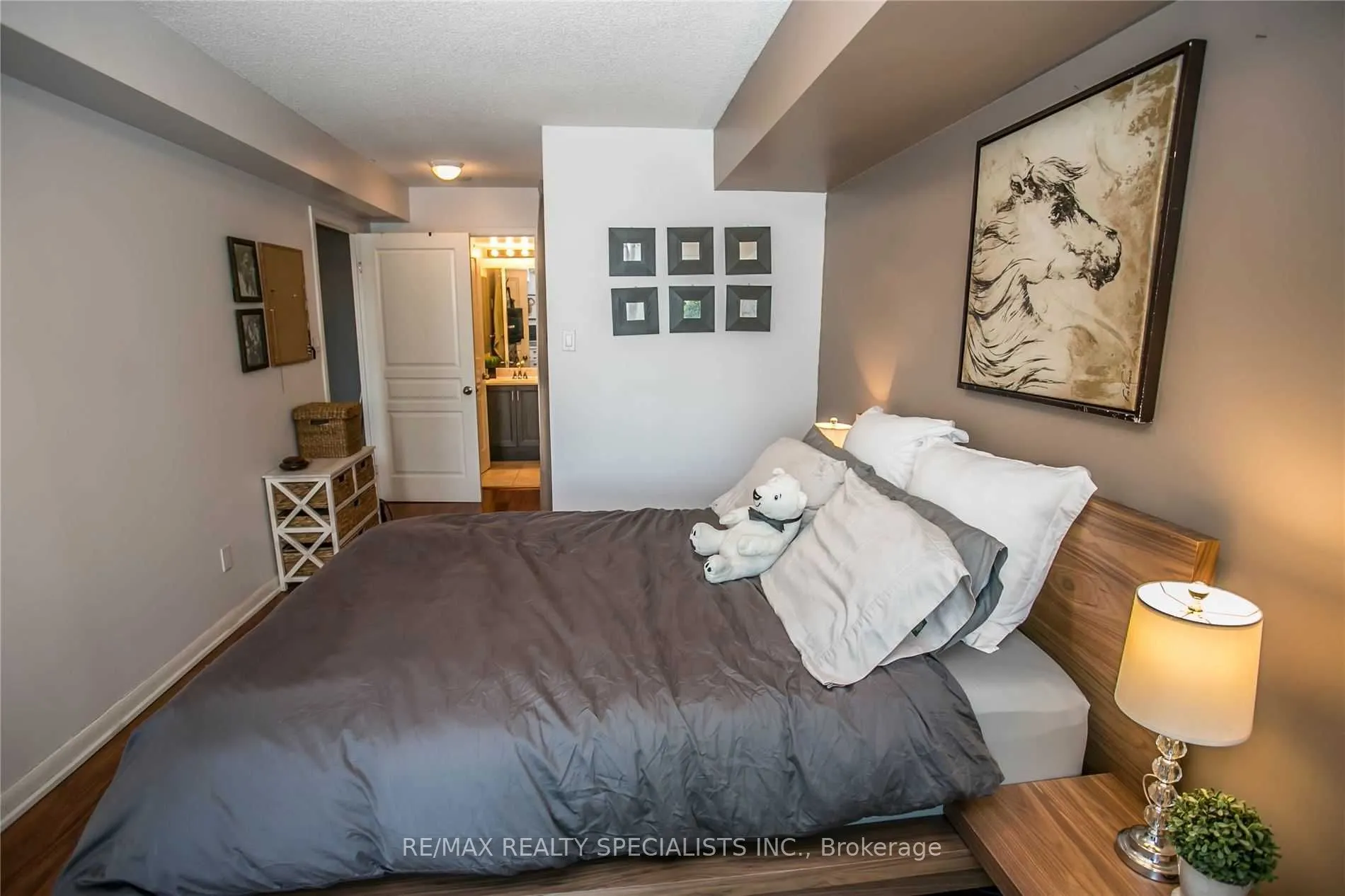 323 Richmond Street, #607