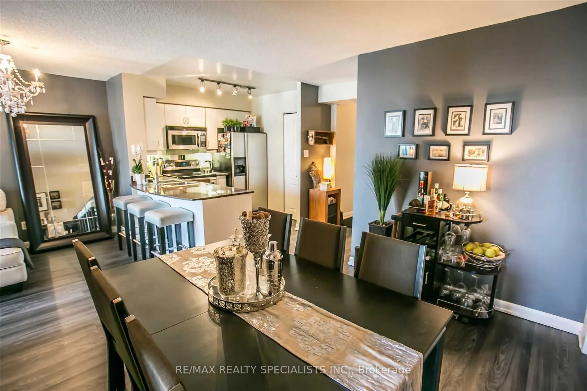 323 Richmond Street, #607