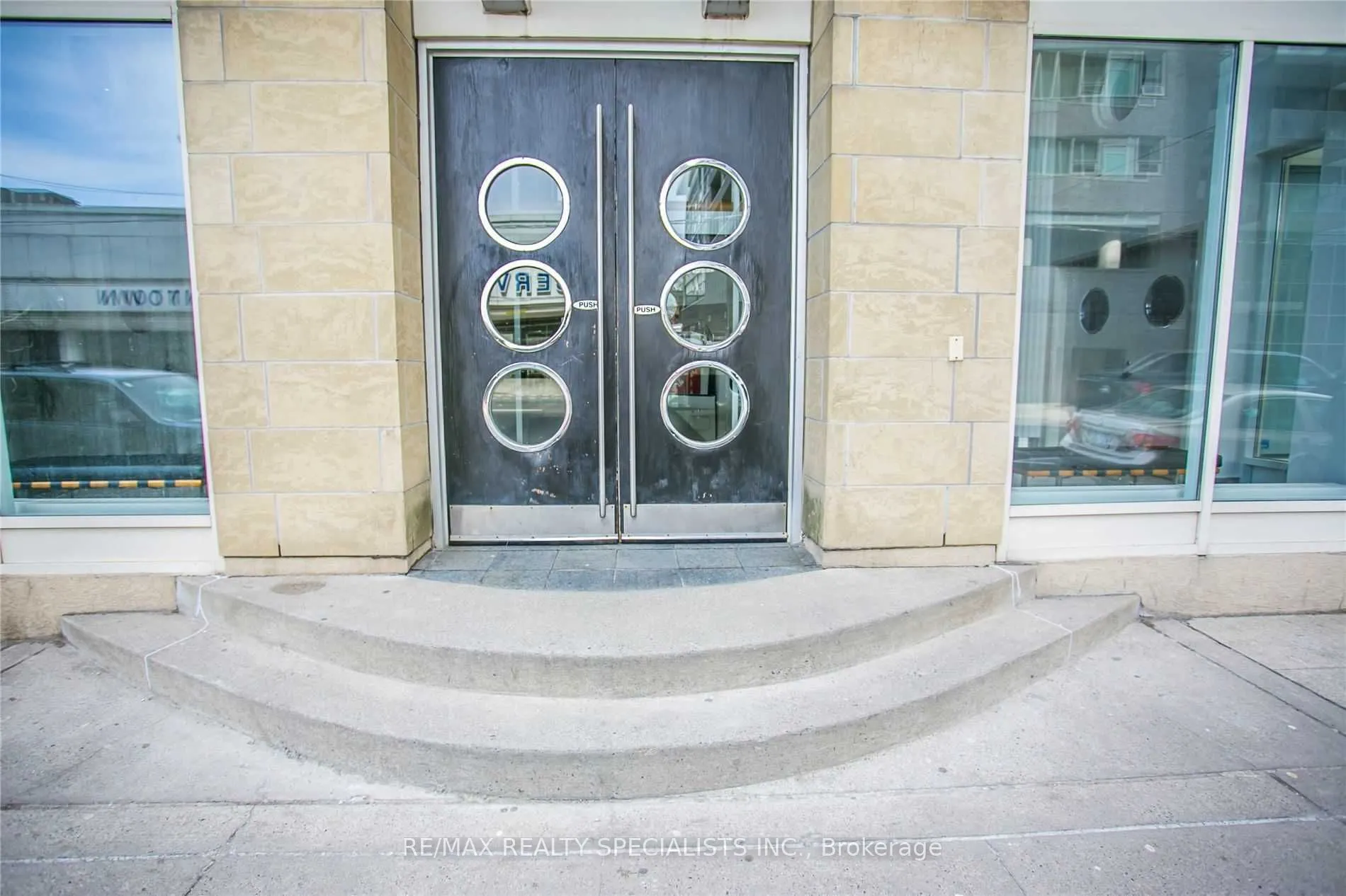 323 Richmond Street, #607