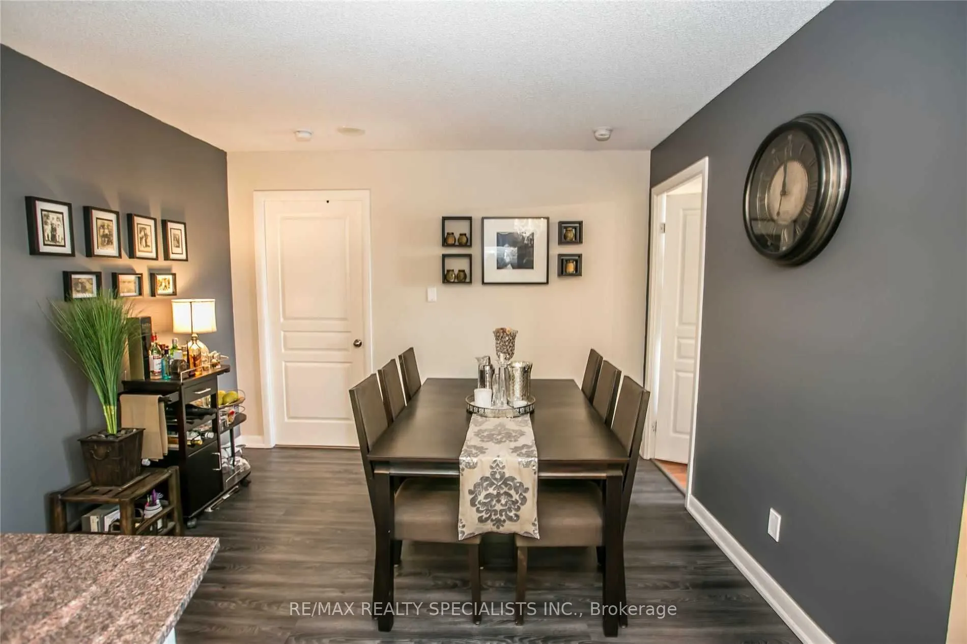 323 Richmond Street, #607