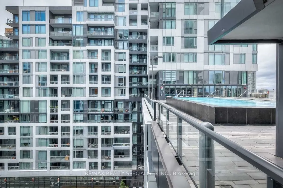 27 Bathurst Street, #915