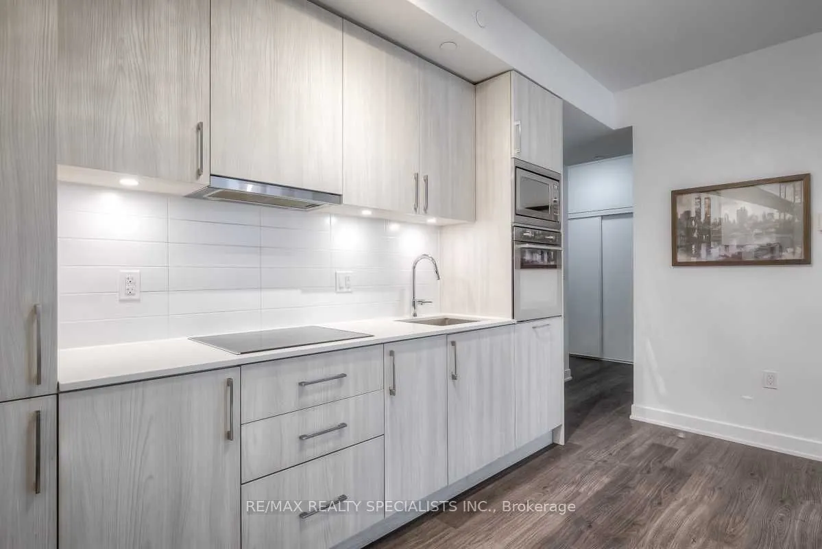 27 Bathurst Street, #915