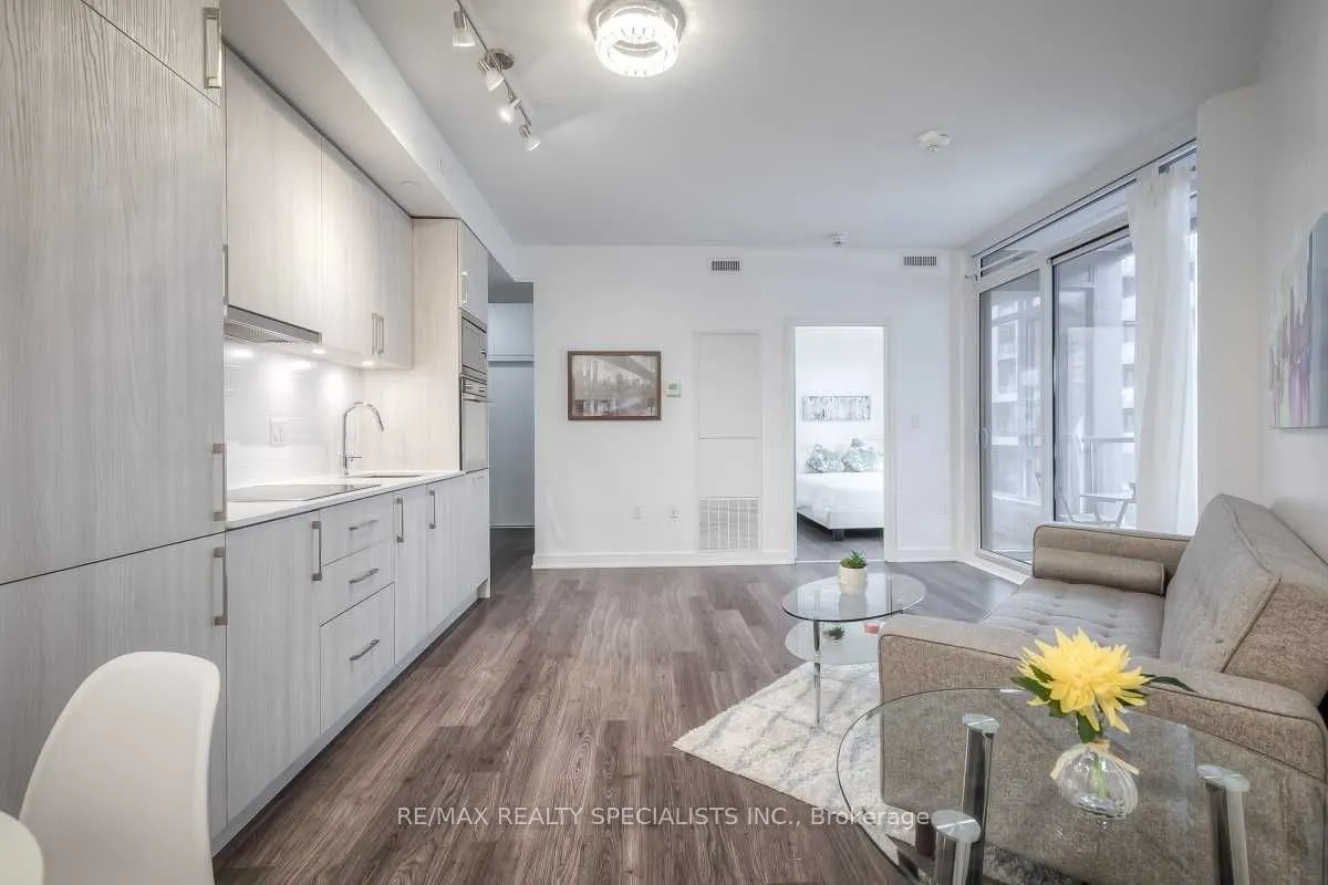 27 Bathurst Street, #915