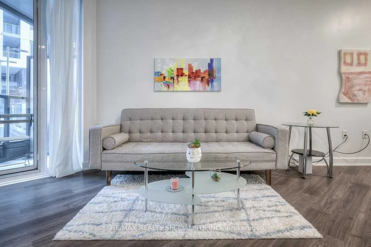 27 Bathurst Street, #915