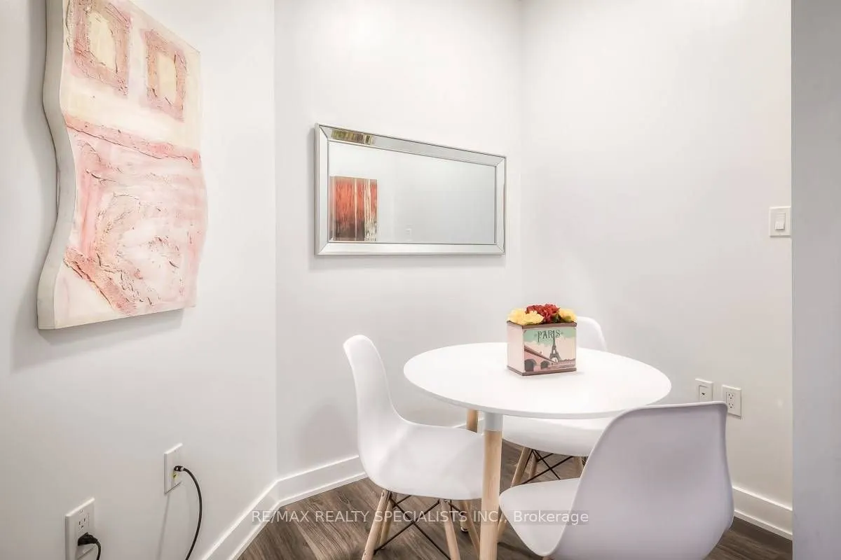 27 Bathurst Street, #915