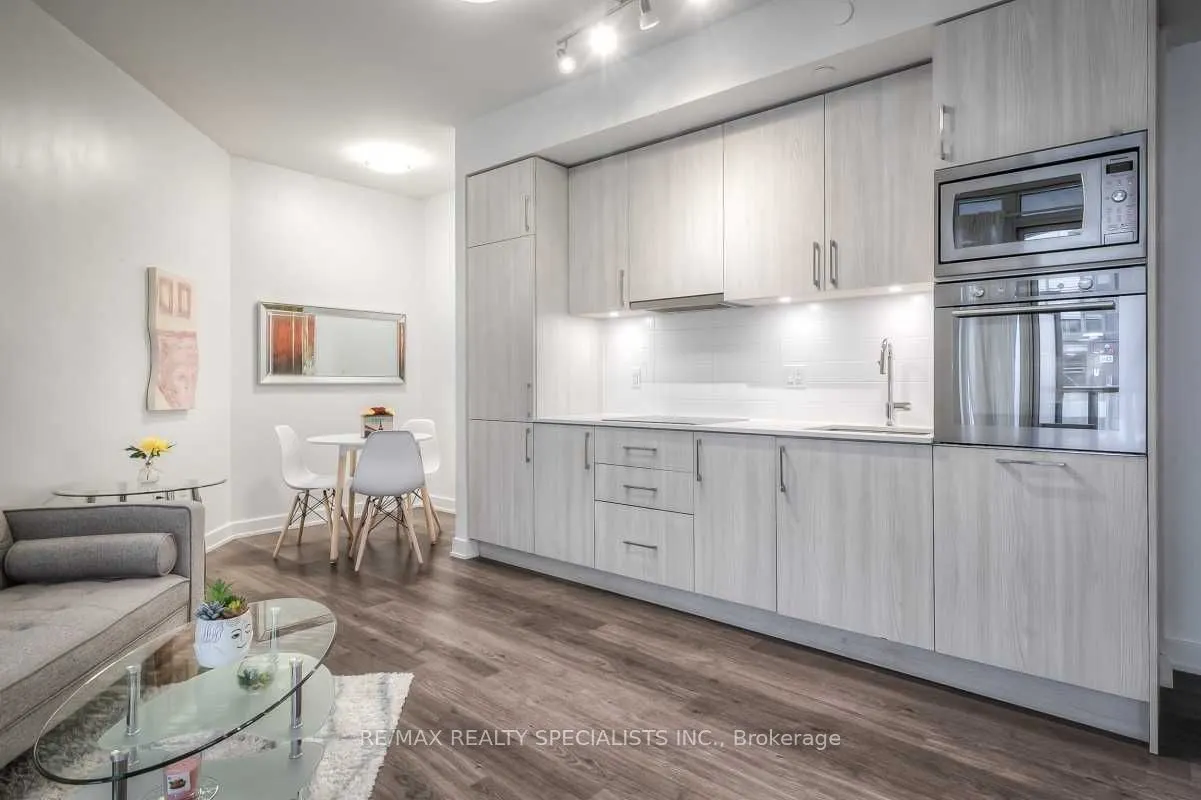27 Bathurst Street, #915