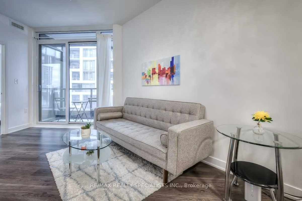 27 Bathurst Street, #915