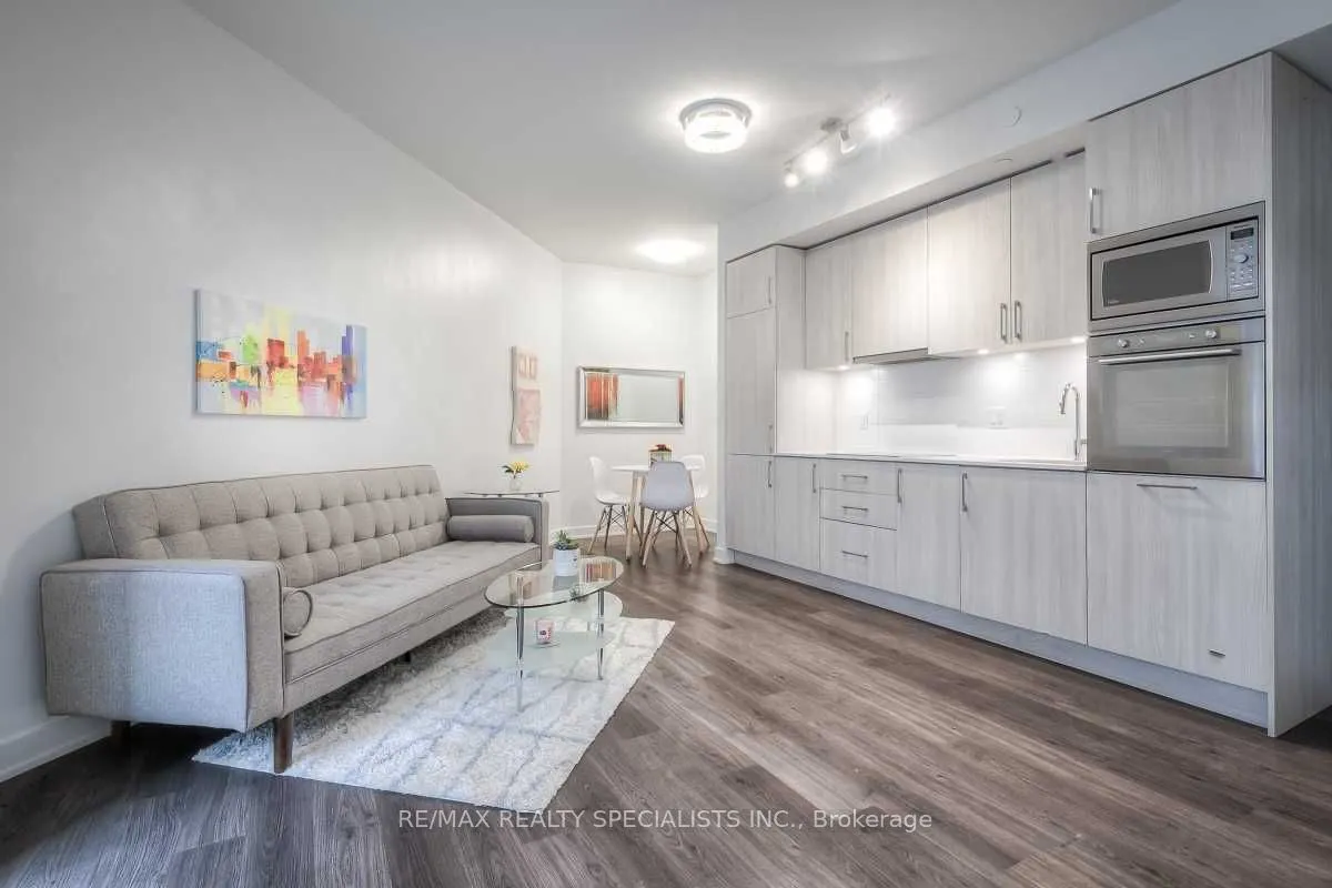 27 Bathurst Street, #915