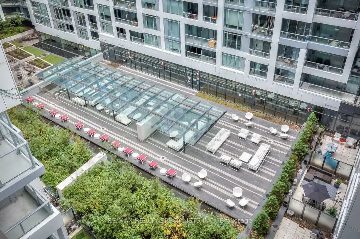 27 Bathurst Street, #915