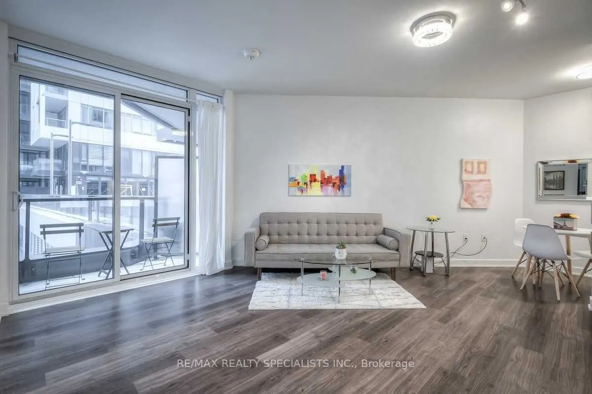 27 Bathurst Street, #915