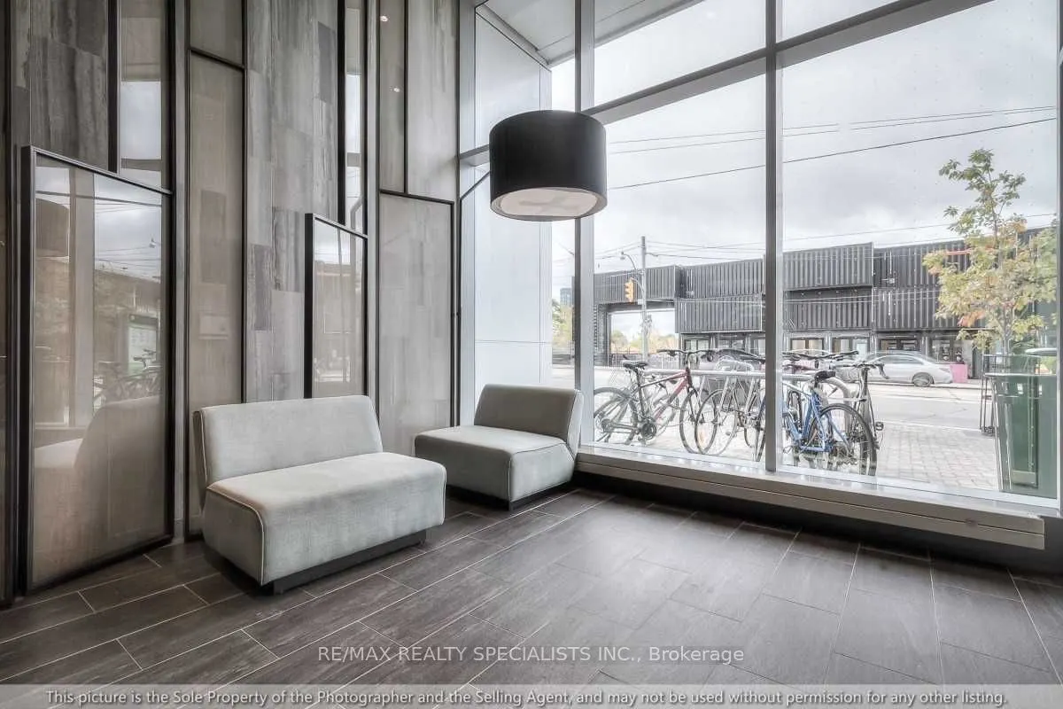 27 Bathurst Street, #915