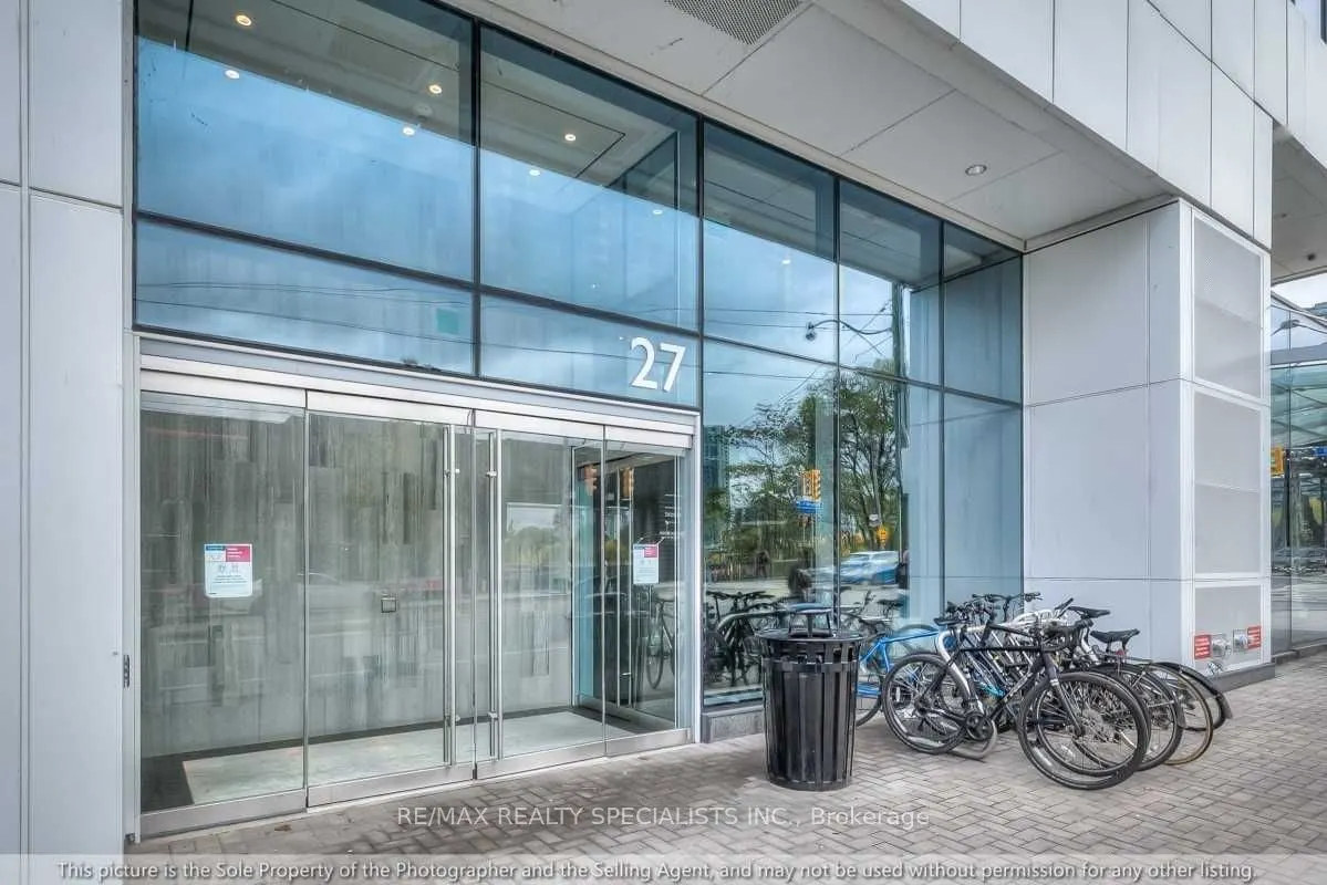 27 Bathurst Street, #915