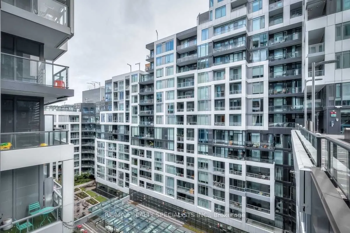 27 Bathurst Street, #915