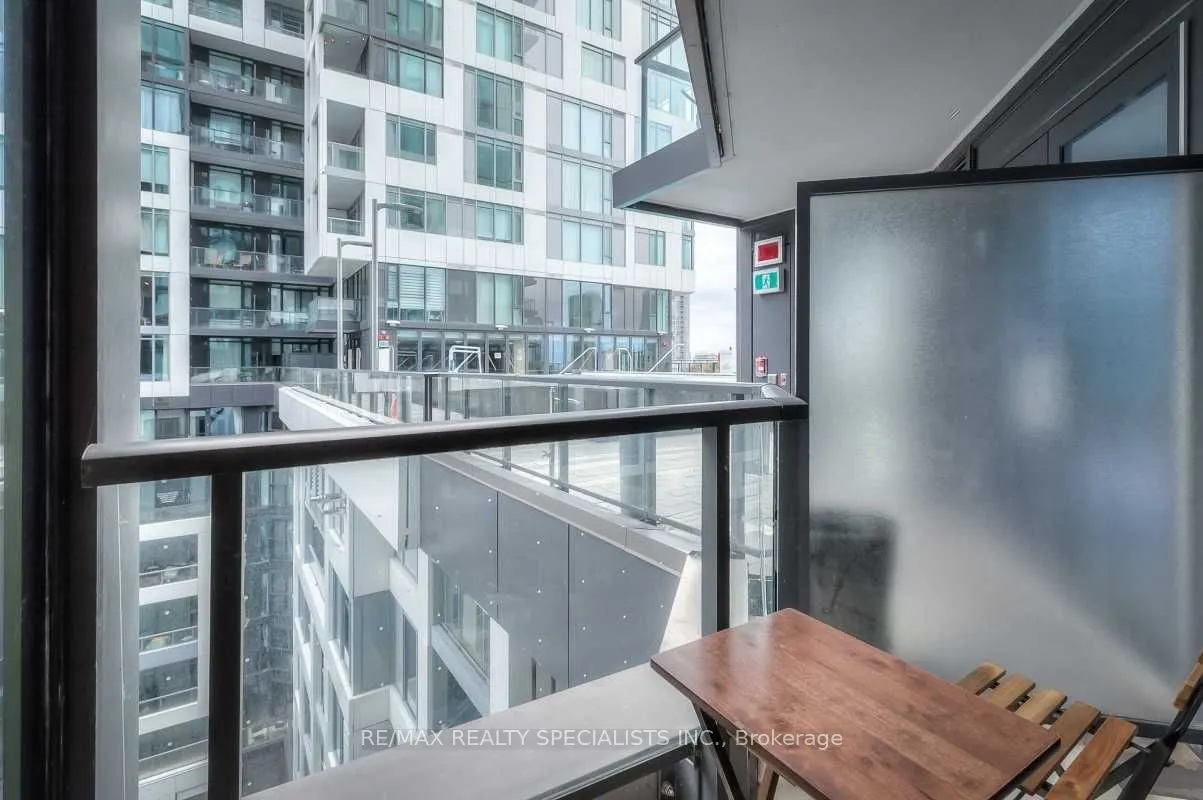 27 Bathurst Street, #915