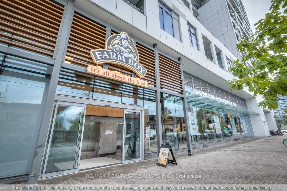 27 Bathurst Street, #915