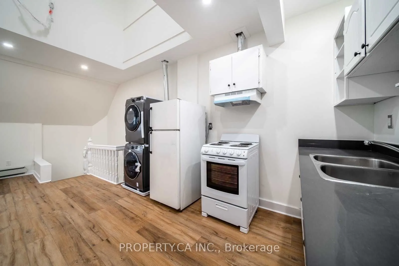 193 Augusta Avenue, #4