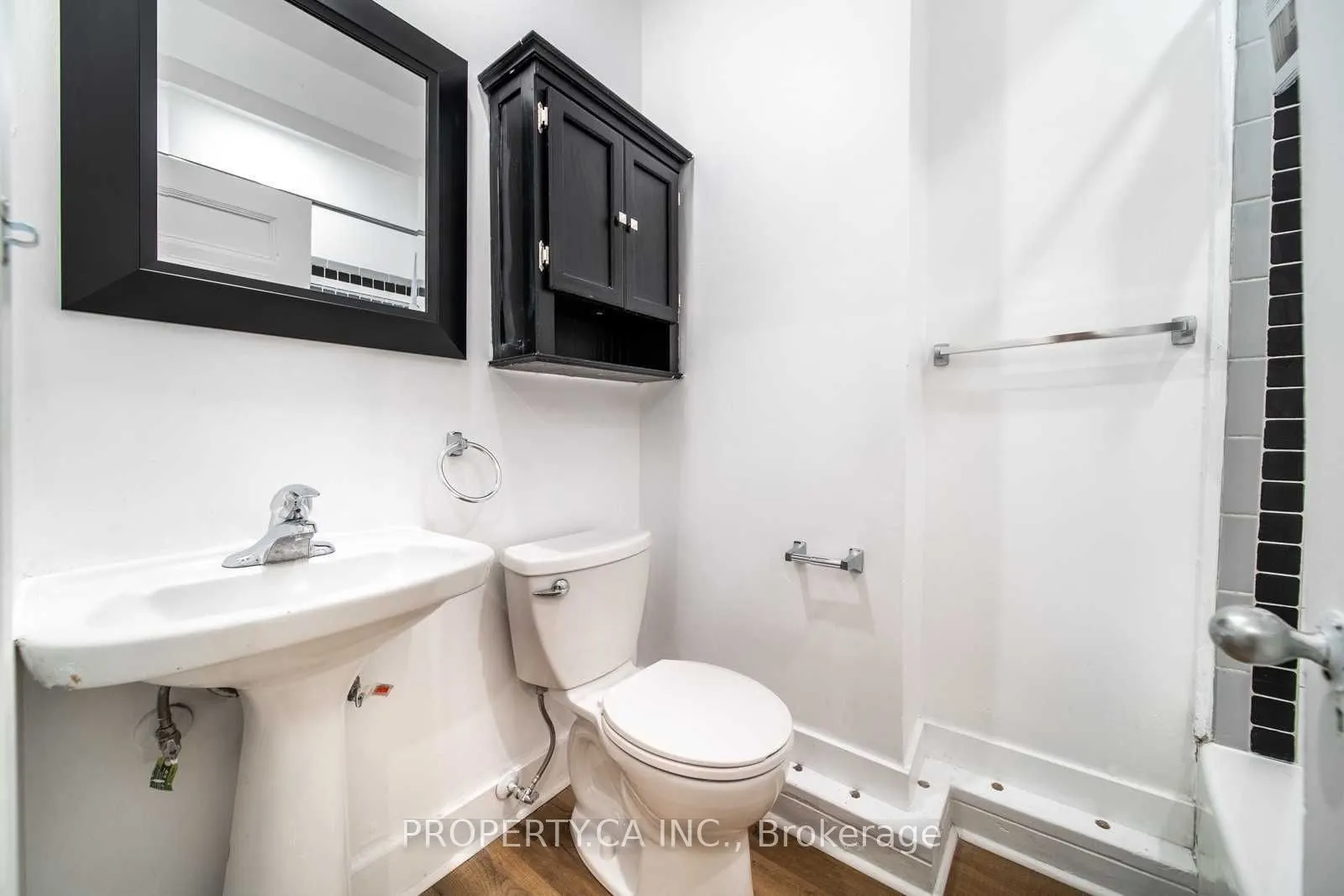 193 Augusta Avenue, #4