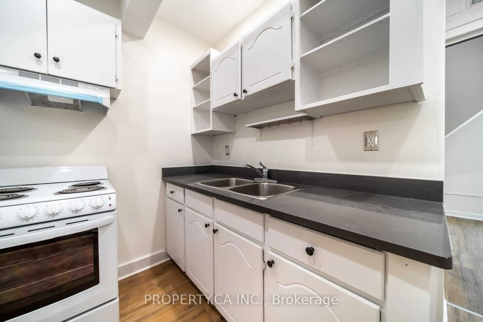 193 Augusta Avenue, #4