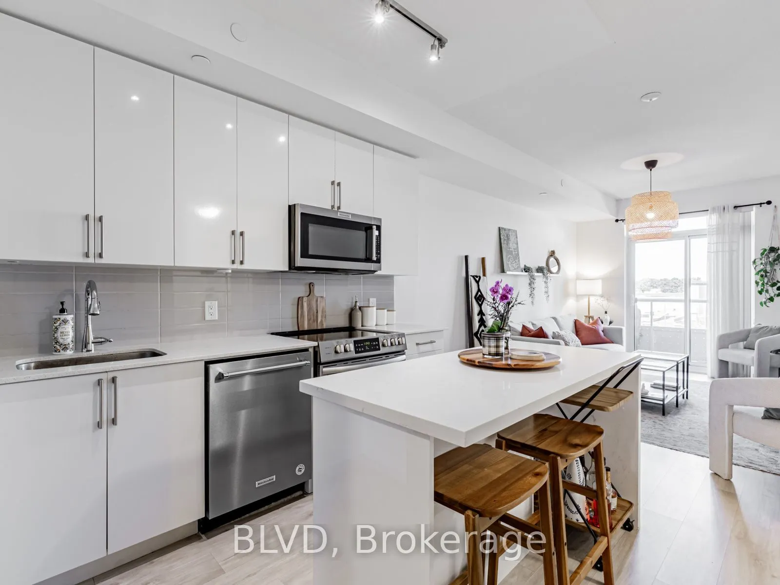 591 Sheppard Avenue E, #528