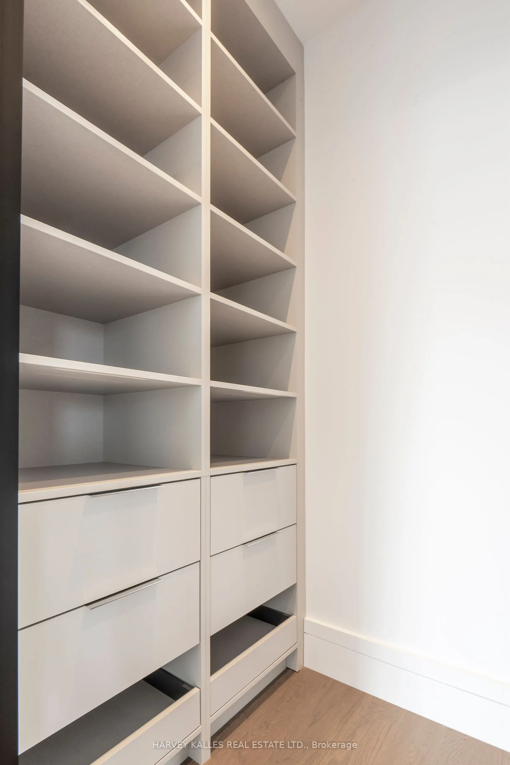 215 Lonsdale Road, #1507