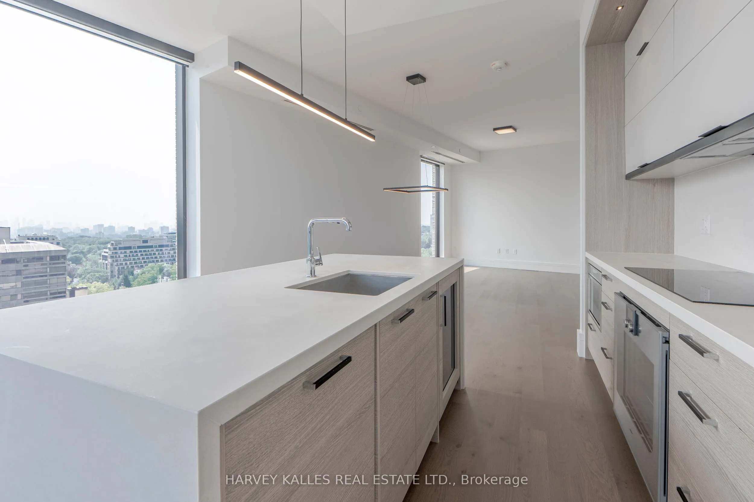 215 Lonsdale Road, #1507